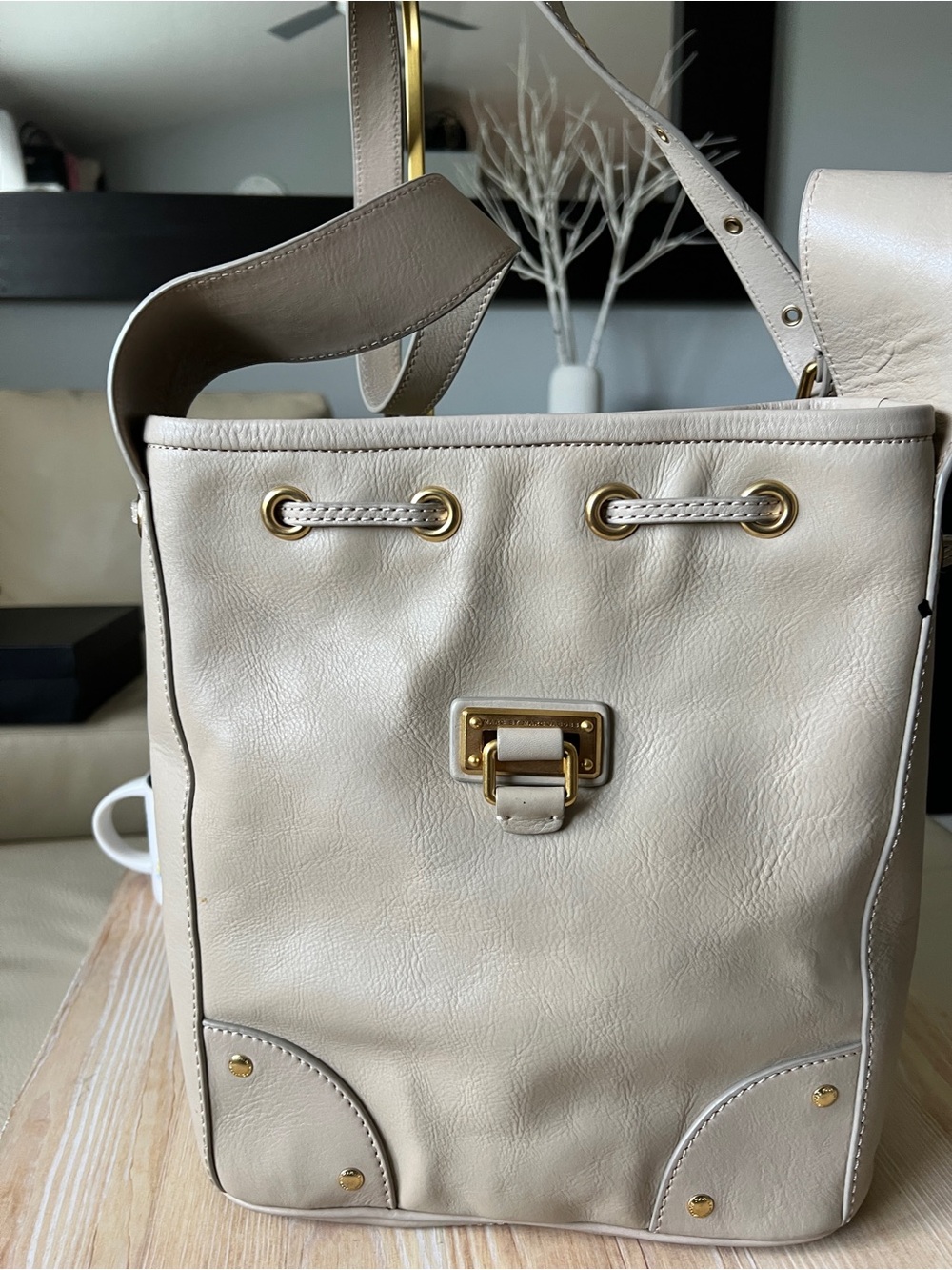 Marc By Marc Jacobs Cream Leather Shoulder Bucket Bag with Gold Hardware